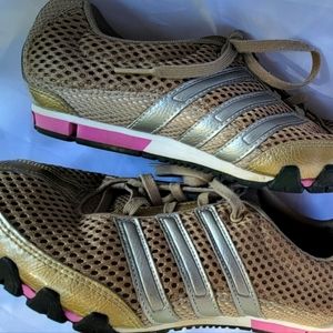 3/$15 or 5/$20 Adidas Amiya Athletic Training shoes women's 7.5
